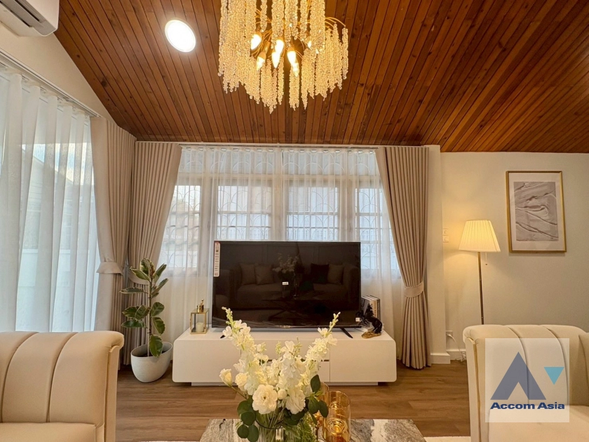 4  5 br House for rent and sale in Lat Phrao ,Bangkok  AA44771