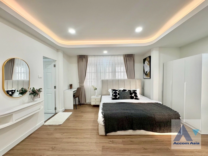 11  5 br House for rent and sale in Lat Phrao ,Bangkok  AA44771