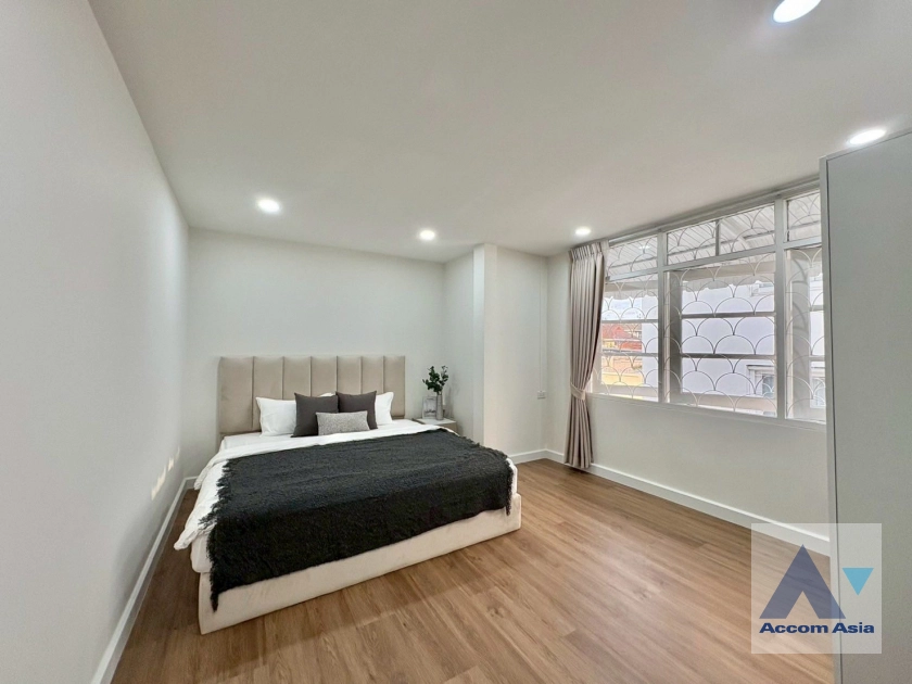 17  5 br House for rent and sale in Lat Phrao ,Bangkok  AA44771