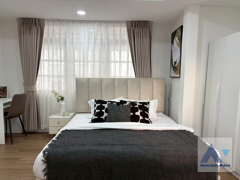 15  5 br House for rent and sale in Lat Phrao ,Bangkok  AA44771