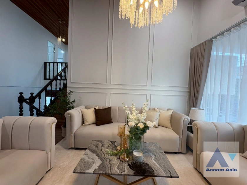 unitPrivate Swimming Pool |  5 Bedrooms  House For Rent & Sale in Lat Phrao, Bangkok  (AA44771)