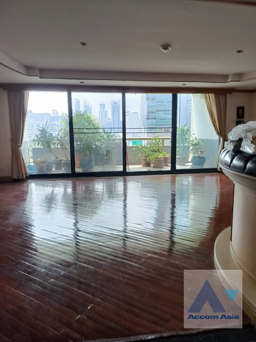 Somkid Gardens Condominium  3 Bedroom for Sale BTS Chitlom in Ploenchit Bangkok