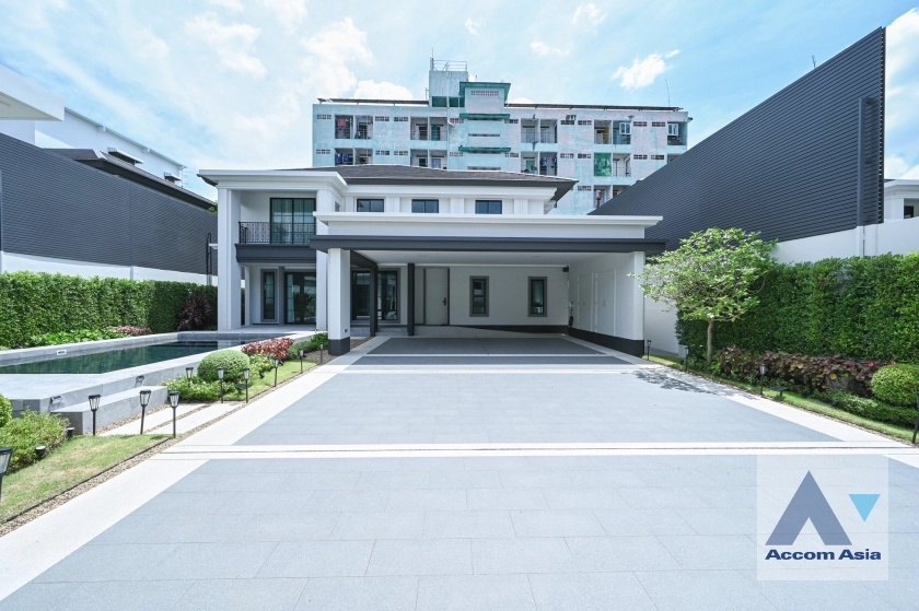 unit 4 Bedrooms  House For Rent & Sale in Samutprakan, Samutprakan  (AA44776)