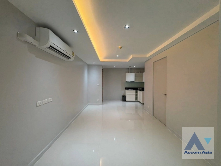 unitCorner Unit, Newly renovated, Partly Furnished |  1 Bedroom  Condominium For Sale in Sukhumvit, Bangkok  (AA44781)