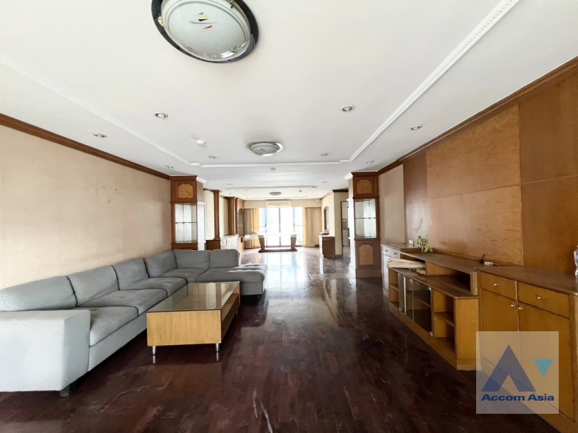 unit 3 Bedrooms  Condominium For Sale in Sukhumvit, Bangkok  near BTS Phrom Phong (AA44782)