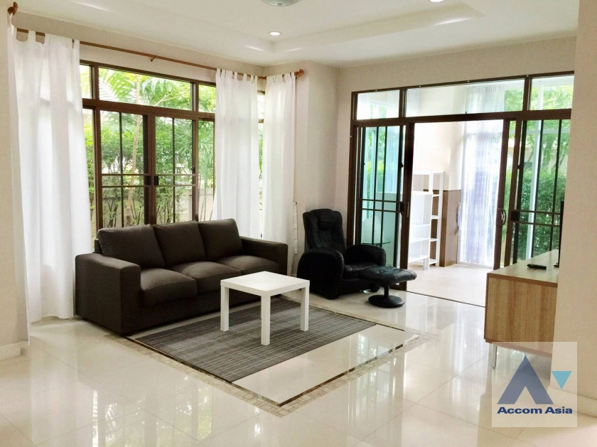 unit 4 Bedrooms  House For Sale in Samutprakan, Samutprakan  (AA44788)