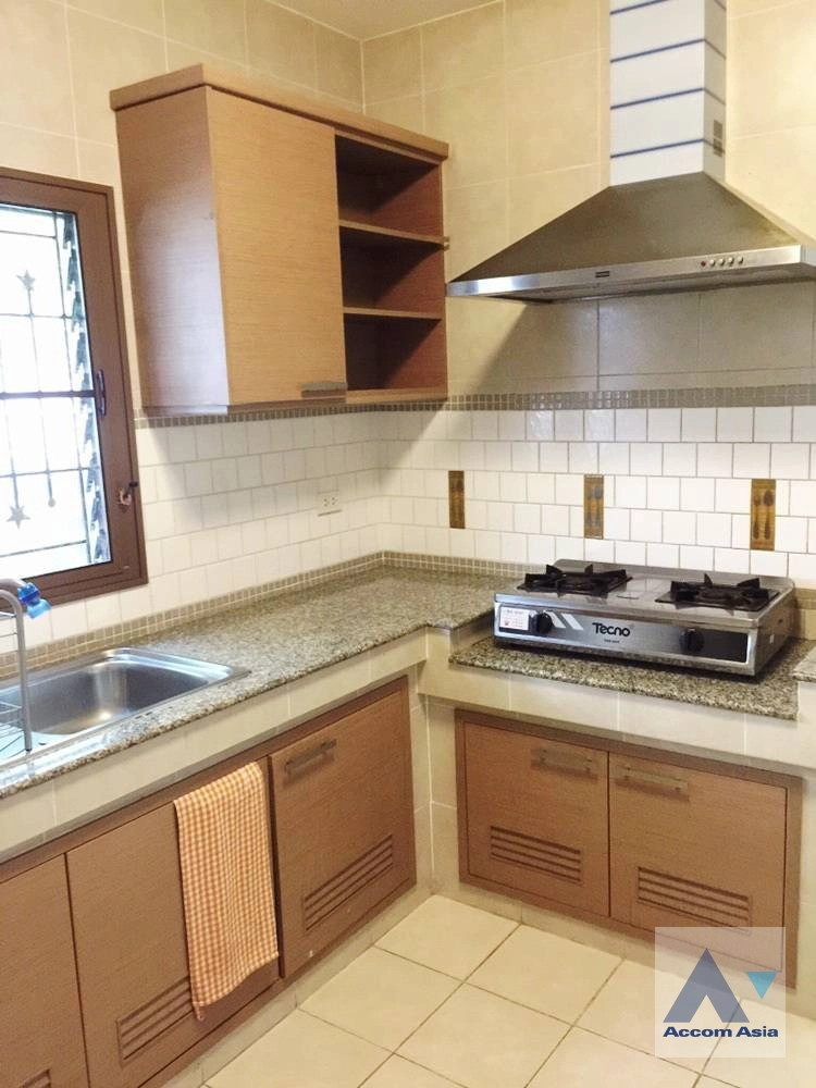 unit 4 Bedrooms  House For Sale in Samutprakan, Samutprakan  (AA44788)