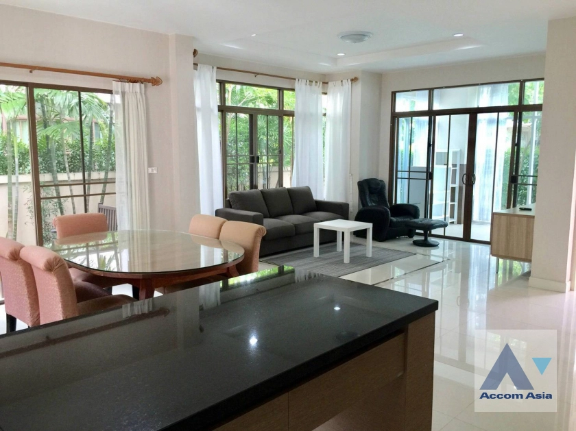 unit 4 Bedrooms  House For Sale in Samutprakan, Samutprakan  (AA44788)