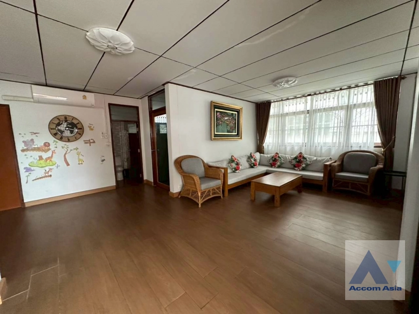 unitPet friendly |  4 Bedrooms  House For Rent & Sale in Sukhumvit, Bangkok  (AA44794)