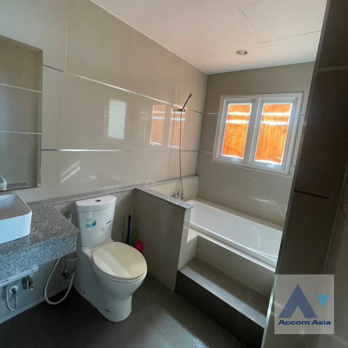 12  3 br Townhouse for rent and sale in Sukhumvit ,Bangkok BTS Phra khanong AA44796