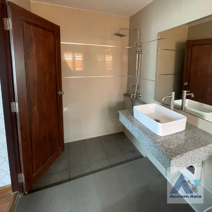 11  3 br Townhouse for rent and sale in Sukhumvit ,Bangkok BTS Phra khanong AA44796