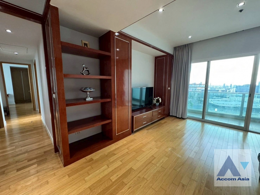 unit 3 Bedrooms  Condominium For Rent in Sukhumvit, Bangkok  near BTS Asok - MRT Sukhumvit (AA44810)