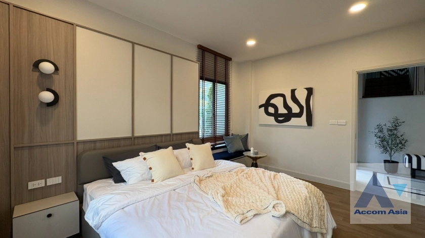 16  4 br House For Rent in Latkrabang ,Bangkok ARL Ban Thap Chang at Nantawan Rama 9 New Krungthepkreetha AA44825