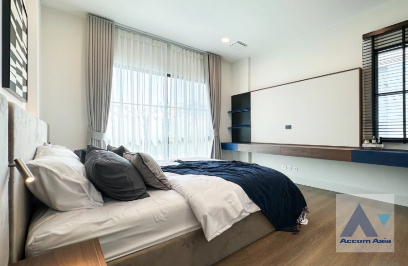 17  4 br House For Rent in Latkrabang ,Bangkok ARL Ban Thap Chang at Nantawan Rama 9 New Krungthepkreetha AA44825