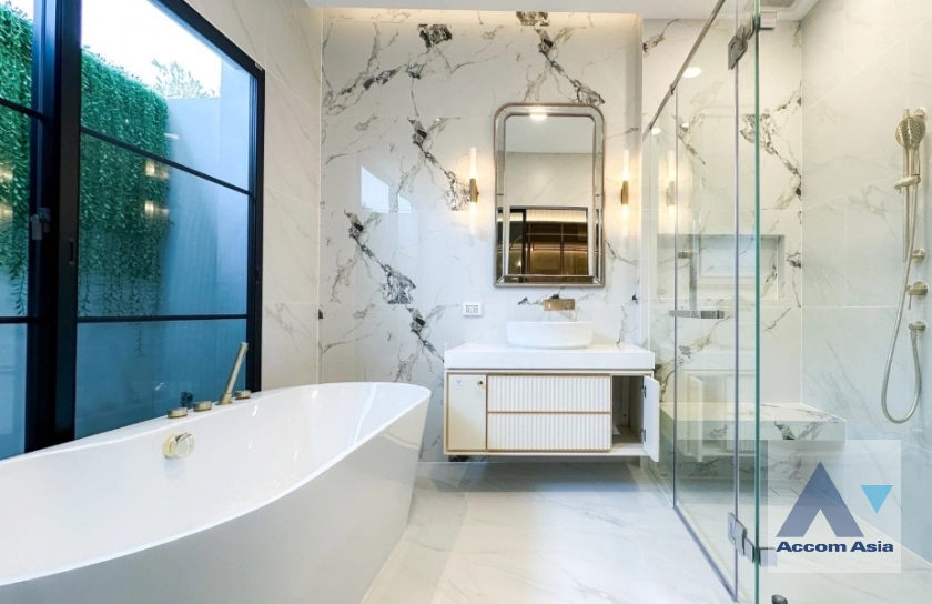 13  4 br House For Rent in Latkrabang ,Bangkok ARL Ban Thap Chang at Nantawan Rama 9 New Krungthepkreetha AA44825