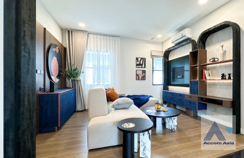 7  4 br House For Rent in Latkrabang ,Bangkok ARL Ban Thap Chang at Nantawan Rama 9 New Krungthepkreetha AA44825