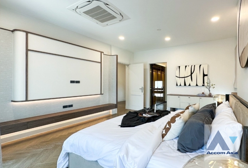 18  4 br House For Rent in Latkrabang ,Bangkok ARL Ban Thap Chang at Nantawan Rama 9 New Krungthepkreetha AA44825