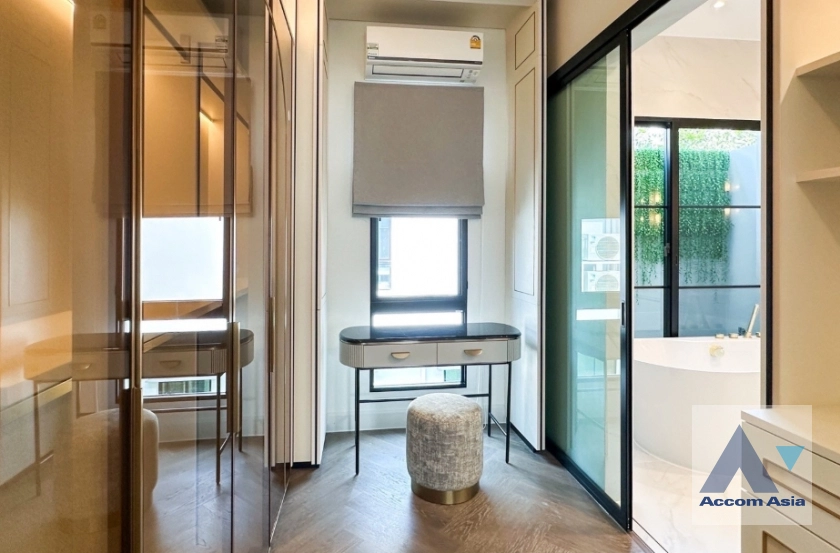 12  4 br House For Rent in Latkrabang ,Bangkok ARL Ban Thap Chang at Nantawan Rama 9 New Krungthepkreetha AA44825