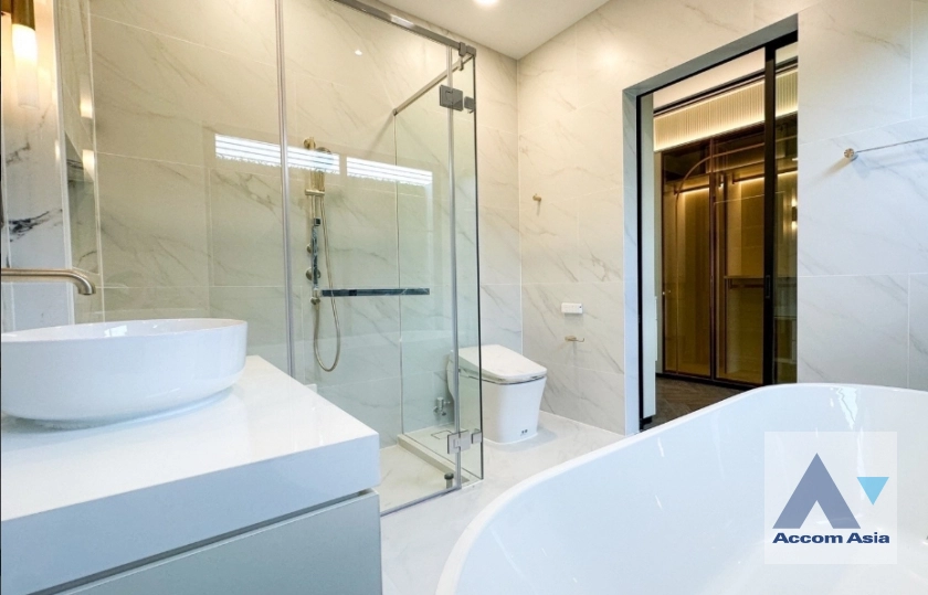 14  4 br House For Rent in Latkrabang ,Bangkok ARL Ban Thap Chang at Nantawan Rama 9 New Krungthepkreetha AA44825