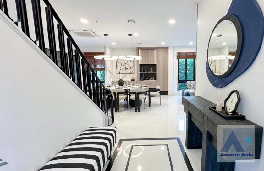 5  4 br House For Rent in Latkrabang ,Bangkok ARL Ban Thap Chang at Nantawan Rama 9 New Krungthepkreetha AA44825