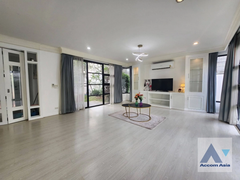 unitPartly Furnished, Huge Terrace, Pet friendly |  4 Bedrooms  House For Rent & Sale in Sukhumvit, Bangkok  near BTS Ekkamai (AA44829)