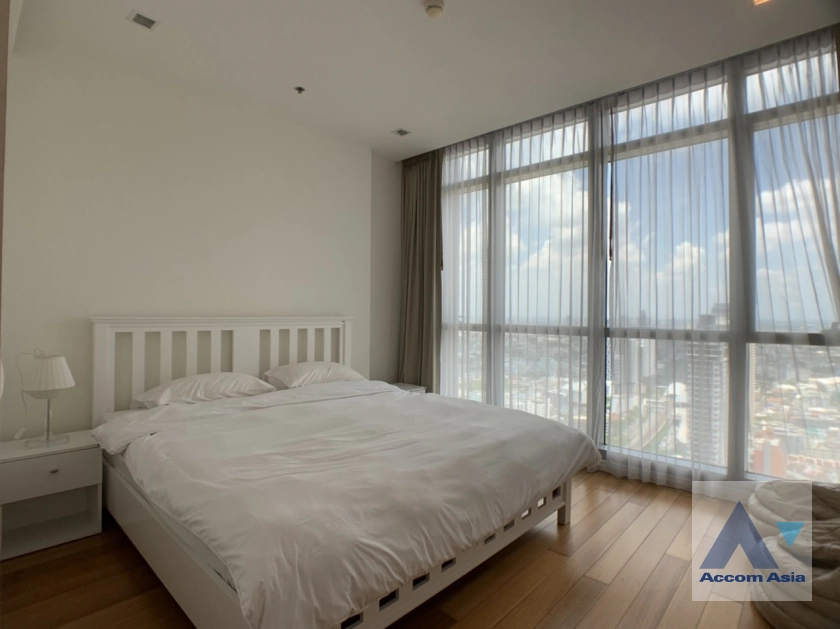 unit 2 Bedrooms  Condominium For Rent in Charoen Nakhon, Bangkok  near BTS Krung Thon Buri (AA44843)