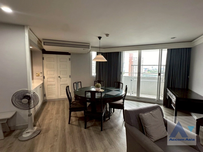 unit 3 Bedrooms  Apartment For Rent in Sukhumvit, Bangkok  near BTS Nana (AA44852)