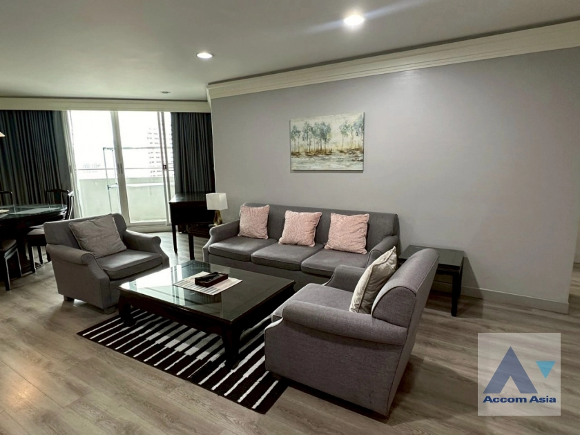 unit 3 Bedrooms  Apartment For Rent in Sukhumvit, Bangkok  near BTS Nana (AA44852)