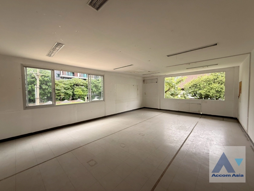 6  House for rent and sale in Sukhumvit ,Bangkok BTS Ekkamai AA44853