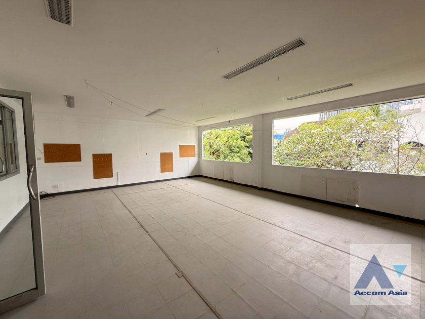 5  House for rent and sale in Sukhumvit ,Bangkok BTS Ekkamai AA44853