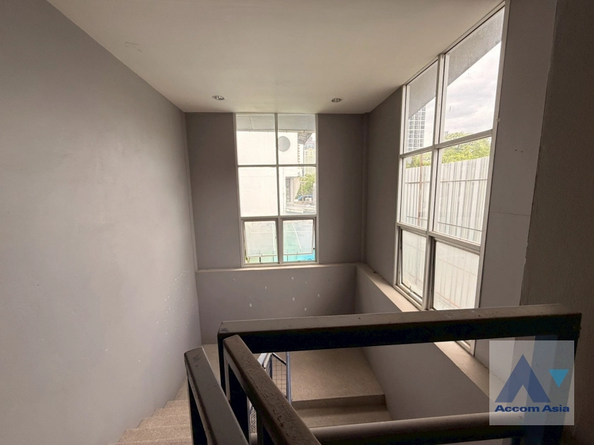 14  House for rent and sale in Sukhumvit ,Bangkok BTS Ekkamai AA44853