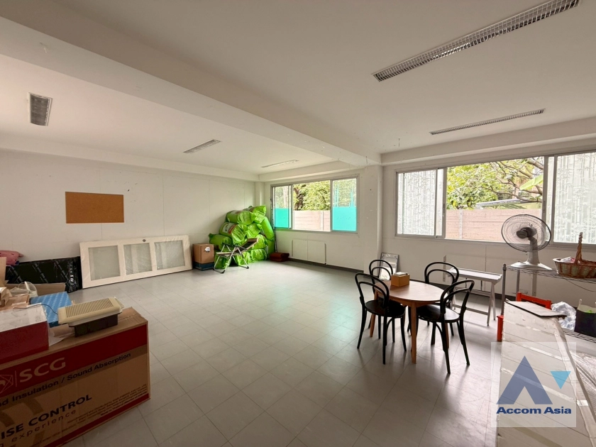 11  House for rent and sale in Sukhumvit ,Bangkok BTS Ekkamai AA44853