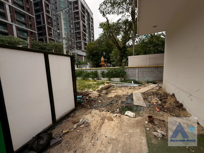 17  House for rent and sale in Sukhumvit ,Bangkok BTS Ekkamai AA44853