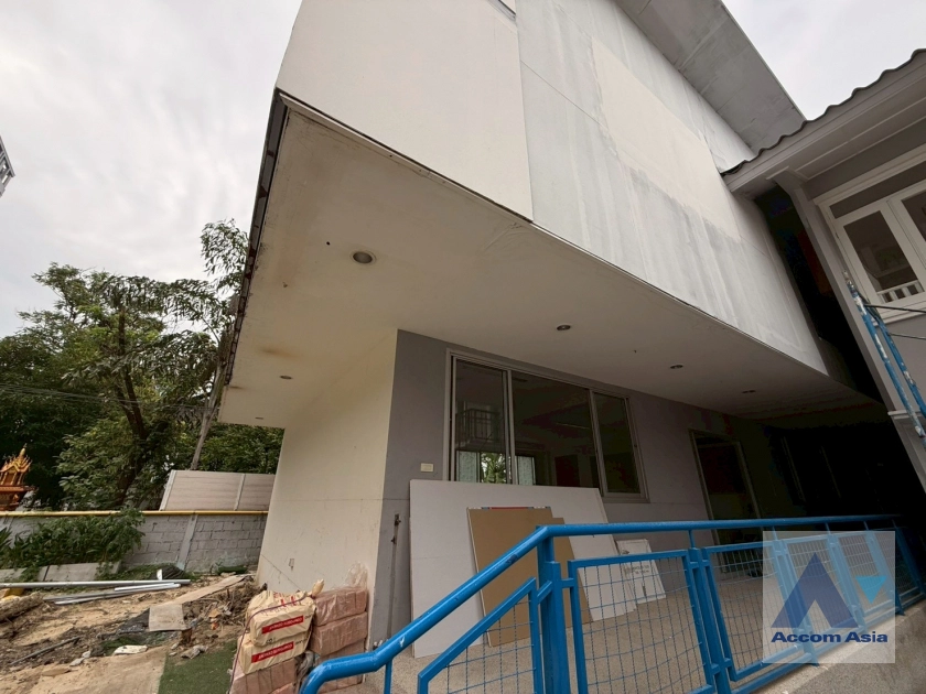 15  House for rent and sale in Sukhumvit ,Bangkok BTS Ekkamai AA44853