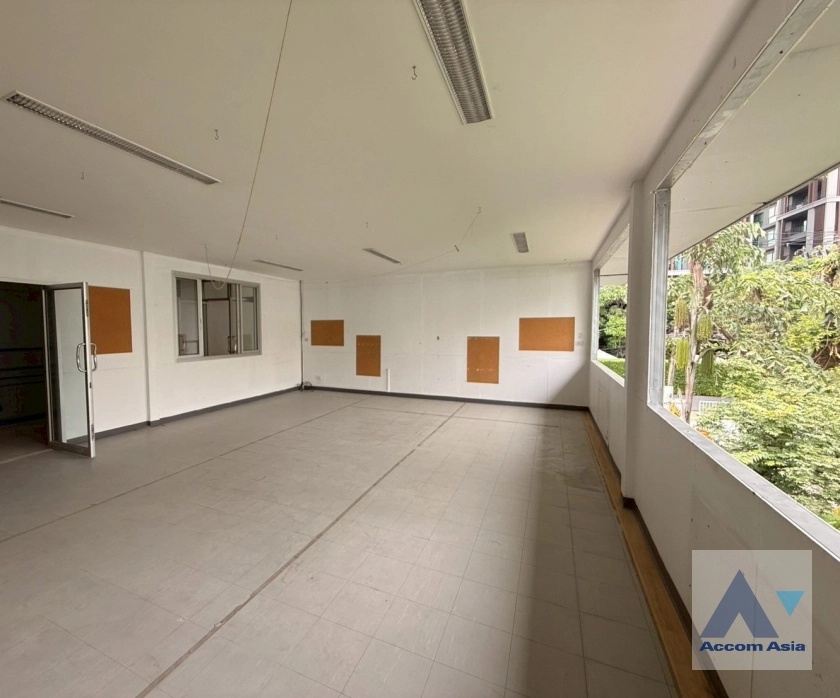 8  House for rent and sale in Sukhumvit ,Bangkok BTS Ekkamai AA44853