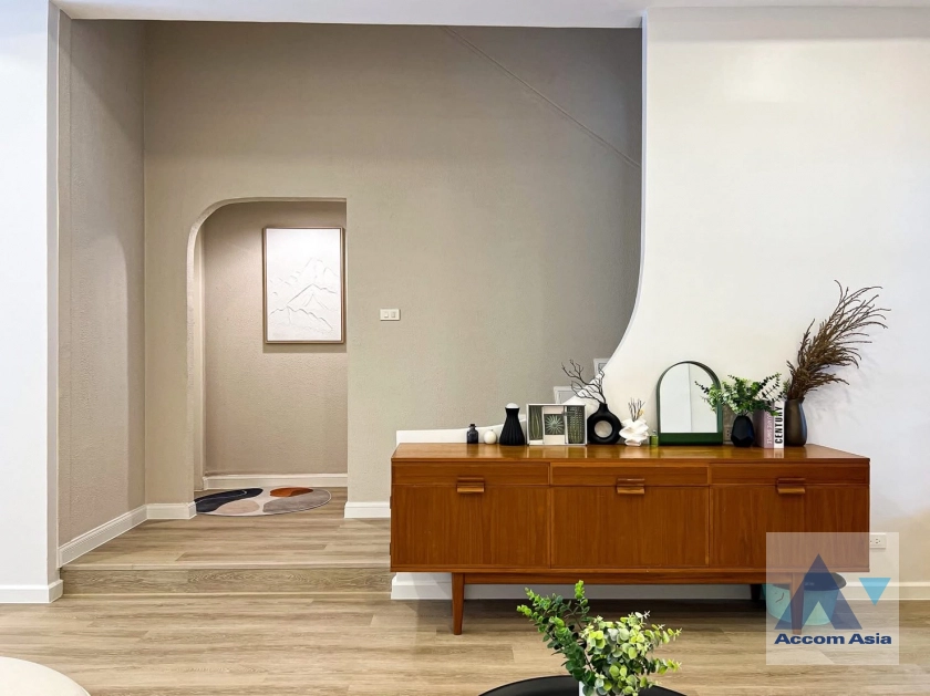 unitHome Office |  6 Bedrooms  Townhouse For Rent in Sukhumvit, Bangkok  near BTS Phra khanong (AA44856)