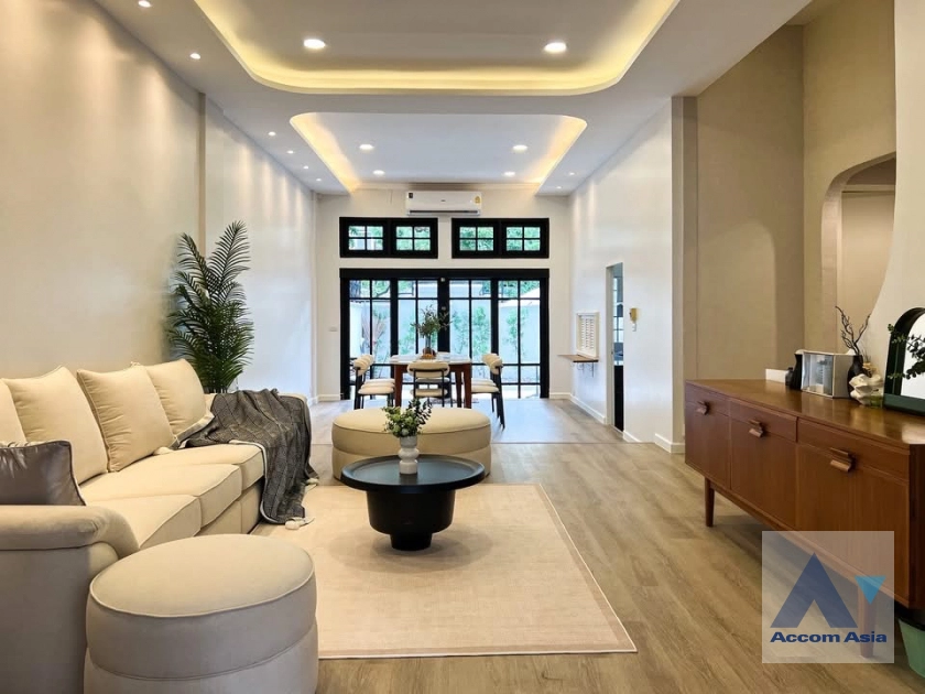 unitHome Office |  6 Bedrooms  Townhouse For Rent in Sukhumvit, Bangkok  near BTS Phra khanong (AA44856)