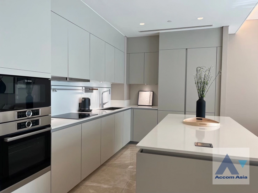 unit 2 Bedrooms  Condominium For Sale in Ploenchit, Bangkok  near BTS Chitlom (AA44861)