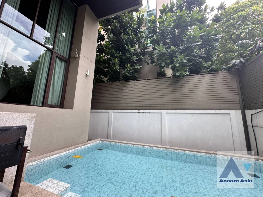 unitPrivate Swimming Pool, Triplex |  3 Bedrooms  Condominium For Rent & Sale in Sathorn, Bangkok  near BTS Chong Nonsi - MRT Lumphini (AA44892)