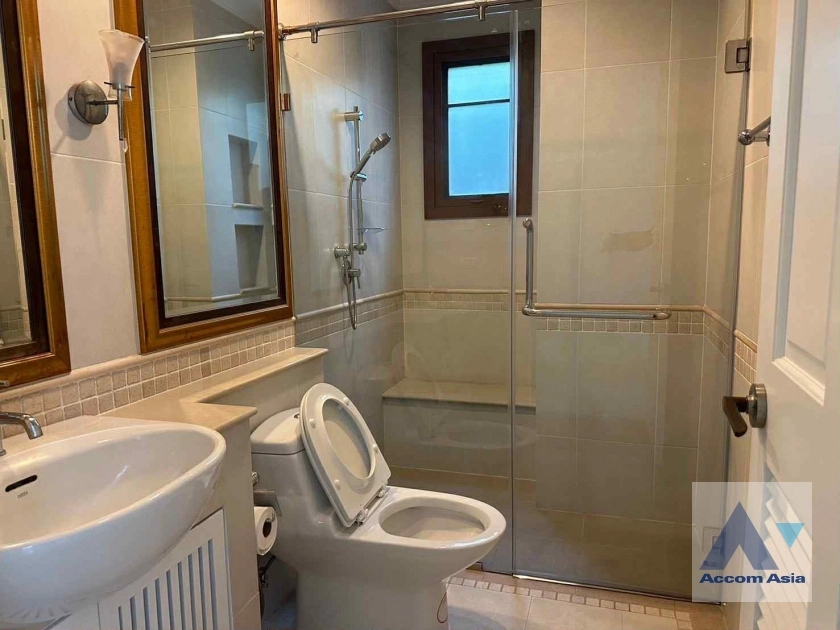 15  5 br House For Rent in Pattanakarn ,Bangkok  at Peaceful compound AA44897