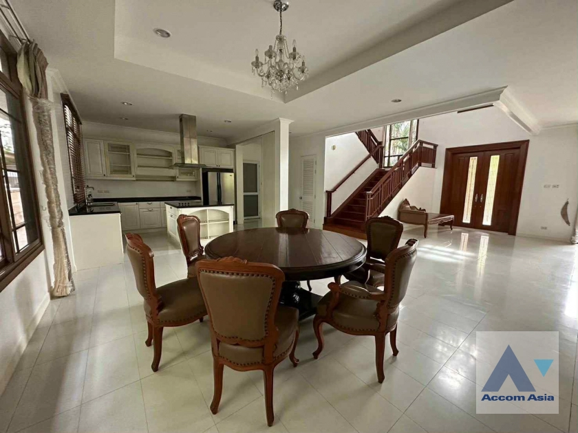 unit 5 Bedrooms  House For Rent in Pattanakarn, Bangkok  (AA44897)