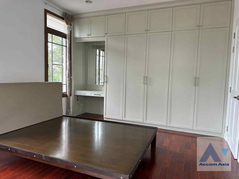 8  5 br House For Rent in Pattanakarn ,Bangkok  at Peaceful compound AA44897