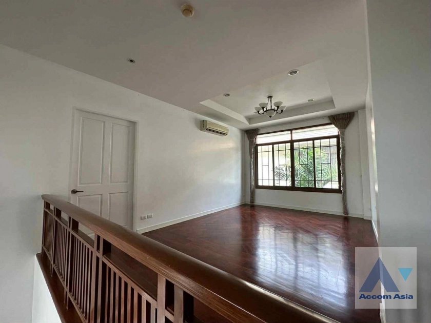5  5 br House For Rent in Pattanakarn ,Bangkok  at Peaceful compound AA44897