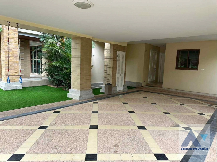 16  5 br House For Rent in Pattanakarn ,Bangkok  at Peaceful compound AA44897