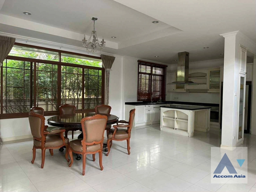unit 5 Bedrooms  House For Rent in Pattanakarn, Bangkok  (AA44897)