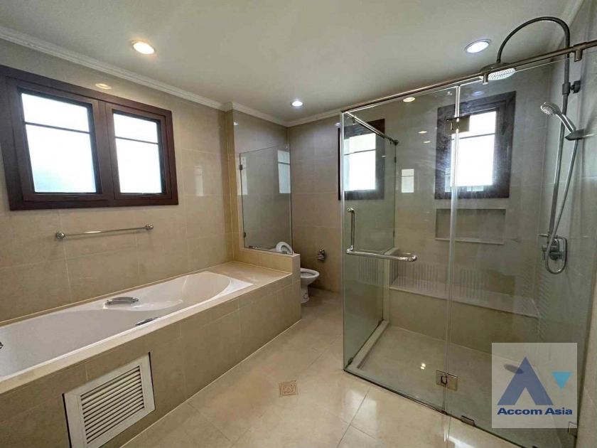 13  5 br House For Rent in Pattanakarn ,Bangkok  at Peaceful compound AA44897