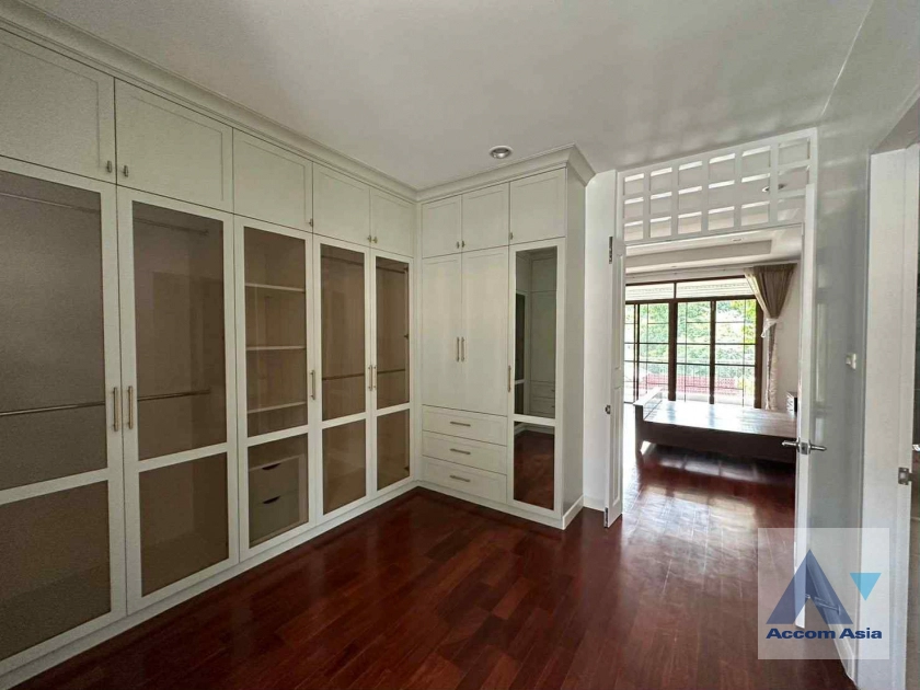 6  5 br House For Rent in Pattanakarn ,Bangkok  at Peaceful compound AA44897