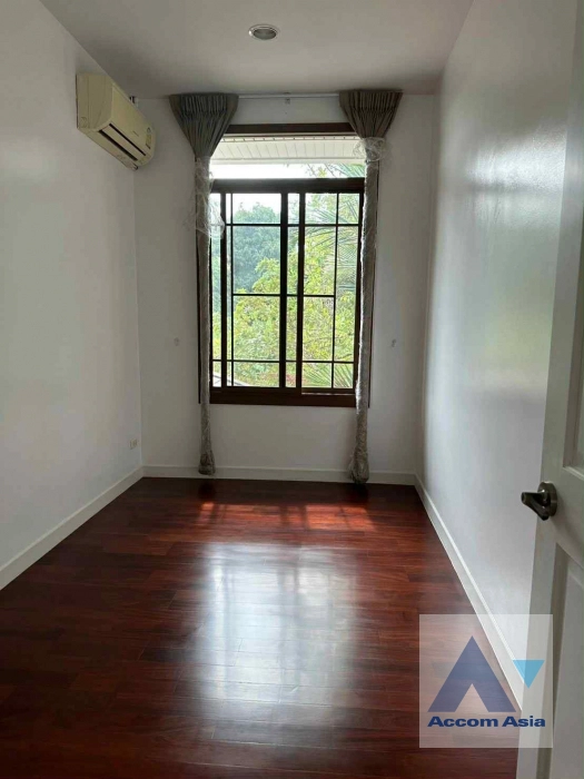 11  5 br House For Rent in Pattanakarn ,Bangkok  at Peaceful compound AA44897
