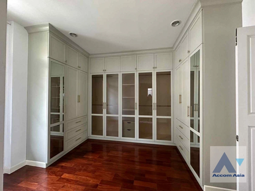 10  5 br House For Rent in Pattanakarn ,Bangkok  at Peaceful compound AA44897