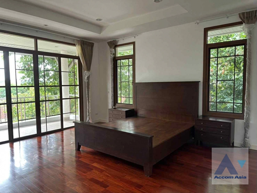 7  5 br House For Rent in Pattanakarn ,Bangkok  at Peaceful compound AA44897